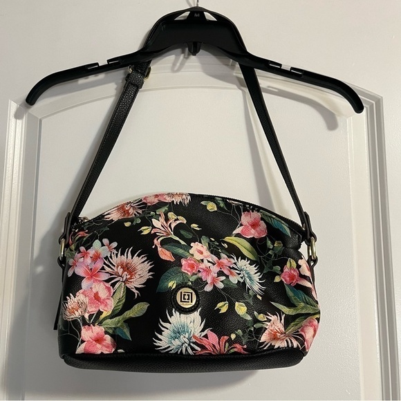 Liz Claiborne Handbags - Vintage Liz Claiborne Women's
Harper Shoulder Tropical Classy purse.